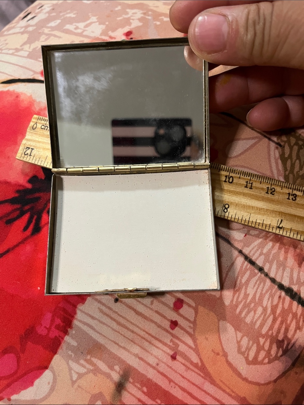 Antique Silver Engraved Rectangular Compact Case - Picture 2 of 13